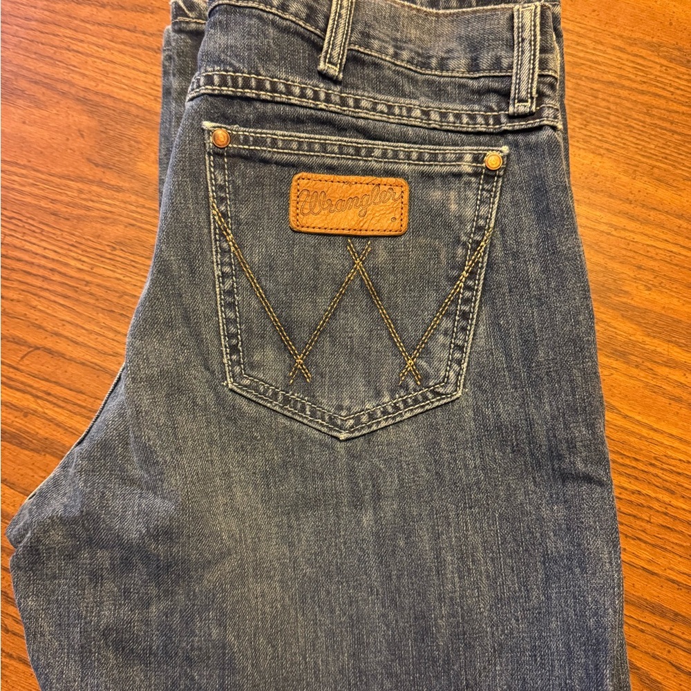 Wrangler Men's Blue Jeans with Brown Accents